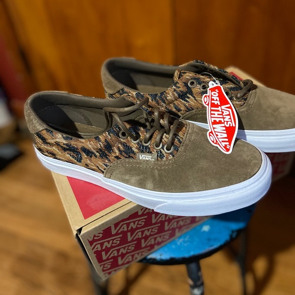 Vans - Picture 2 of 5